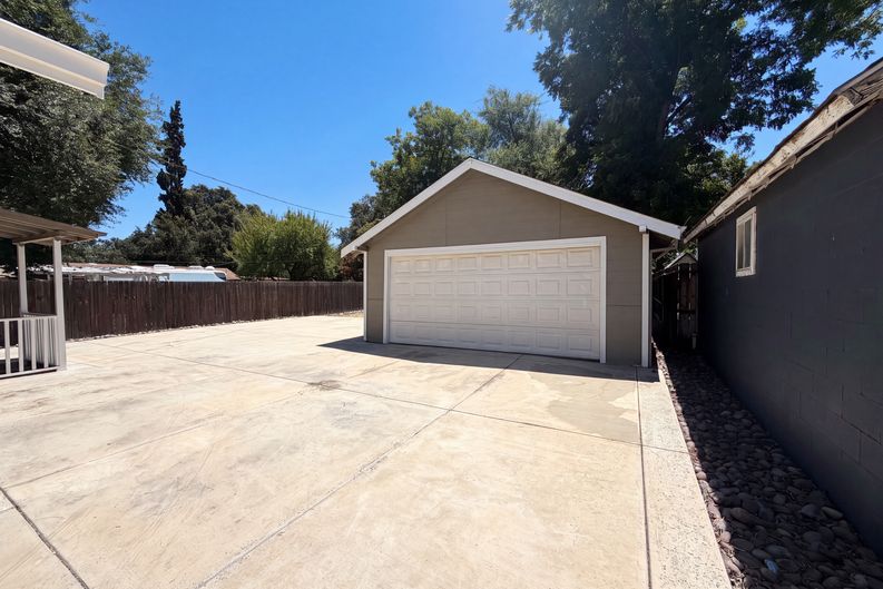Photo 23 of 29 of 1860 W Willow St, Stockton, CA