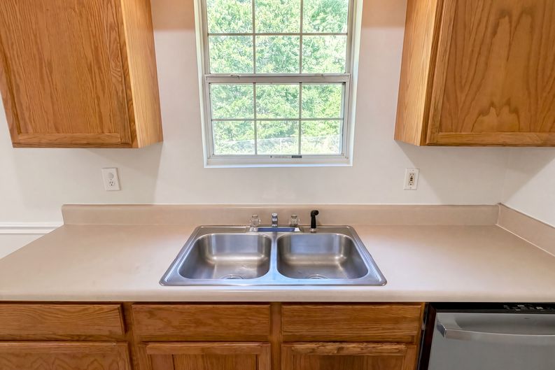 Photo 7 of 27 of 182 Livingston Ln, Covington, GA