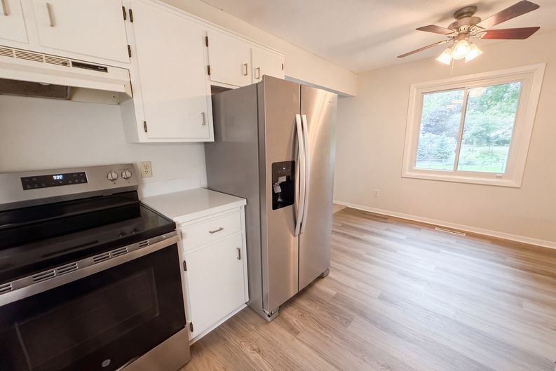 Photo 7 of 22 of 15391 Trillium Cir, Eden Prairie, MN