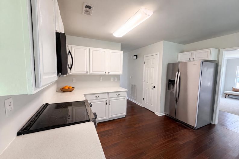 Photo 8 of 23 of 4024 Fifendrum Ln, Charlotte, NC