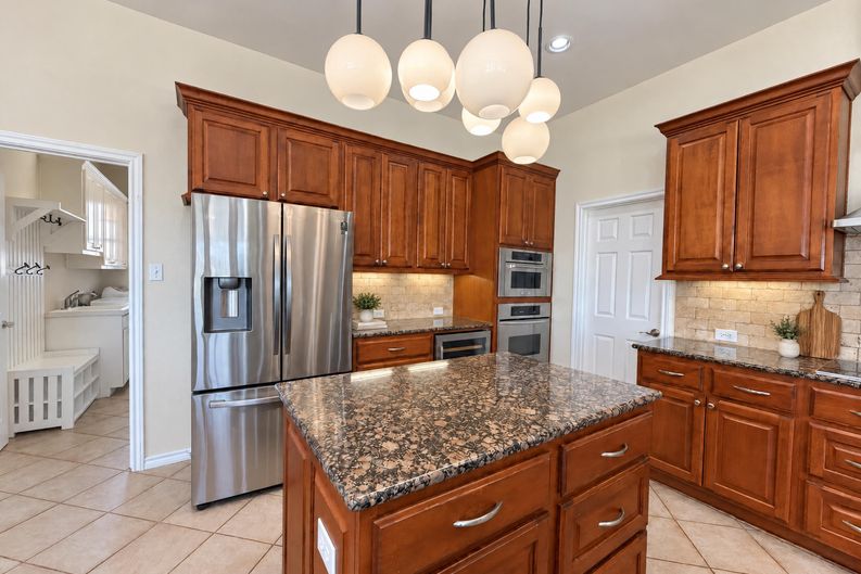 Photo 7 of 32 of 302 Saddletree Ln, Dripping Springs, TX
