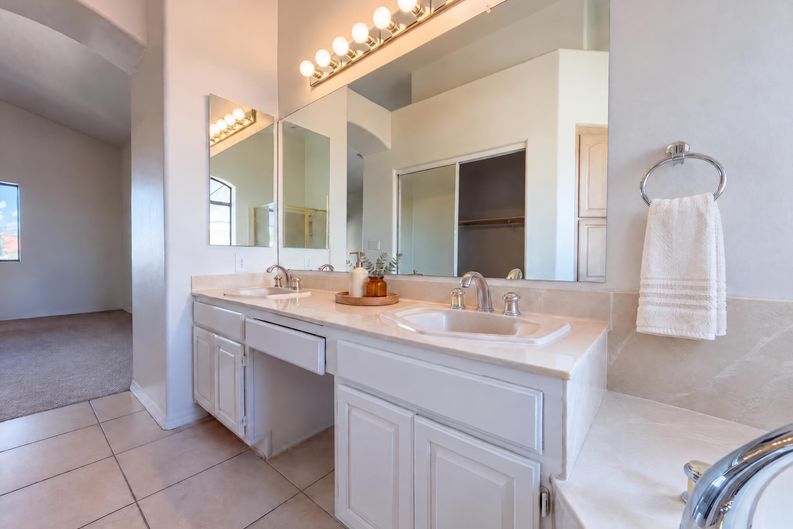 Photo 10 of 29 of 5997 N Moon Crest Dr, Tucson, AZ
