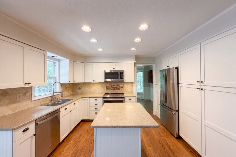 Photo 5 of 27 of 11301 Willowdale Dr, Germantown, MD