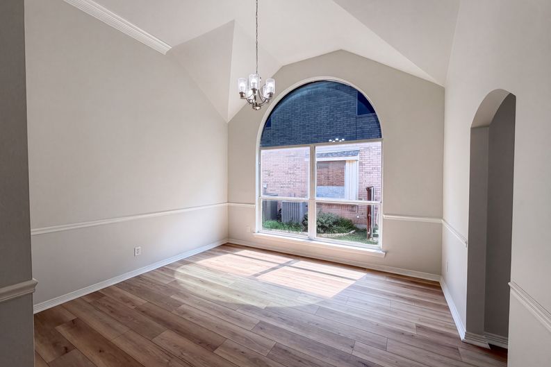 Photo 9 of 31 of 1221 Old Oak Trl, Flower Mound, TX