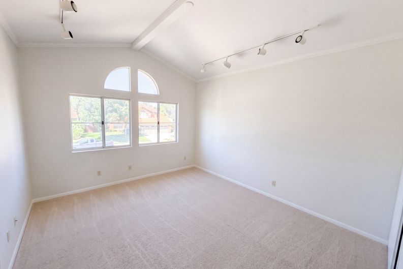 Photo 12 of 25 of 8932 Mesa Oak Dr, Riverside, CA