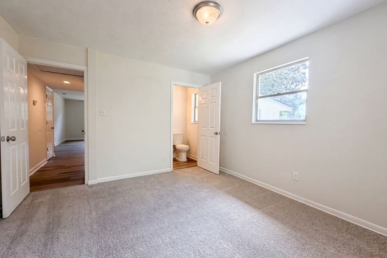 Photo 11 of 19 of 7361 Proxima Rd, Jacksonville, FL