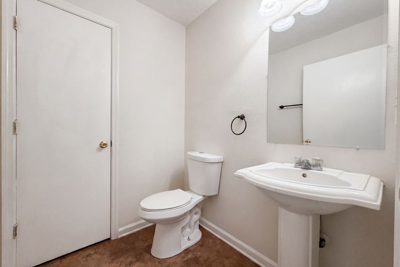 Photo 18 of 27 of 7002 Beekman Lake Dr, Jacksonville, FL