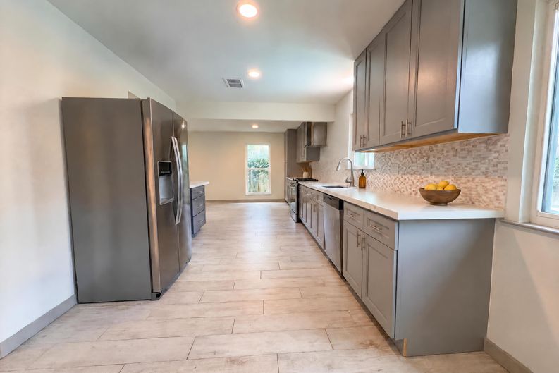 Photo 8 of 19 of 10726 Sugar Hill Dr, Houston, TX