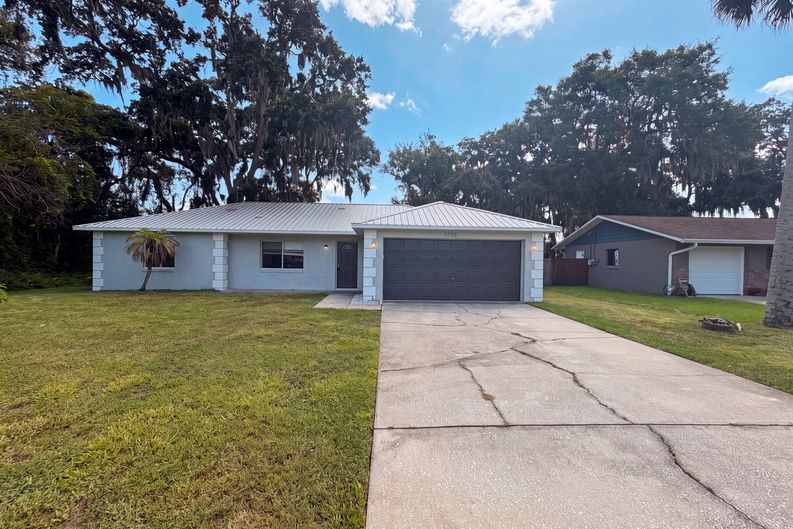 Photo 16 of 18 of 1719 Needle Palm Dr, Edgewater, FL