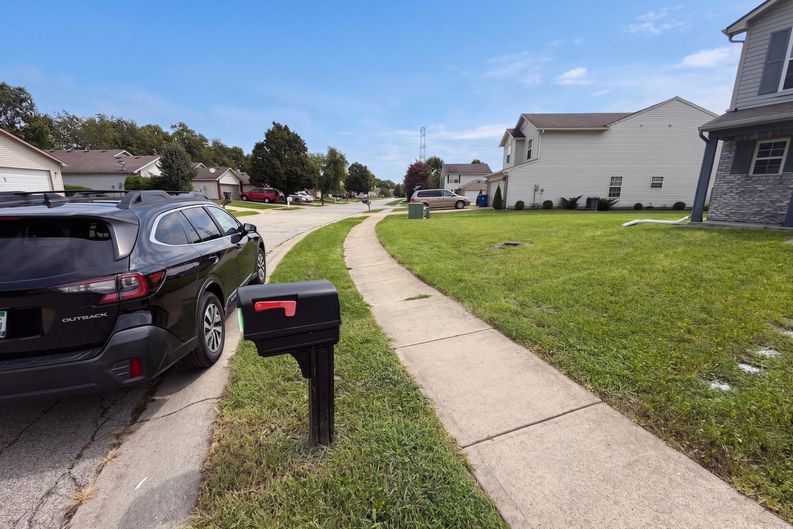 Photo 24 of 35 of 11307 Narrowleaf Dr, Indianapolis, IN