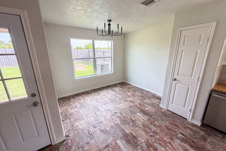 Photo 6 of 21 of 9002 Barracuda Dr, Texas City, TX