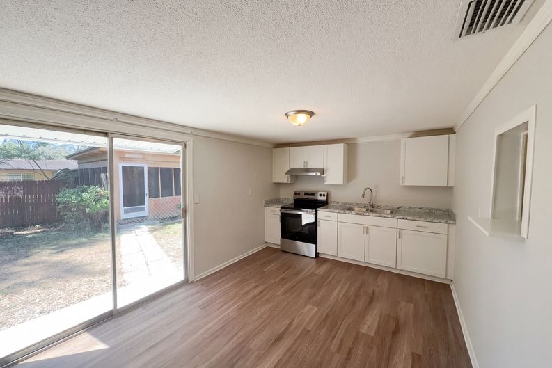 Photo 11 of 17 of 1830 Bellgrove St, Lakeland, FL