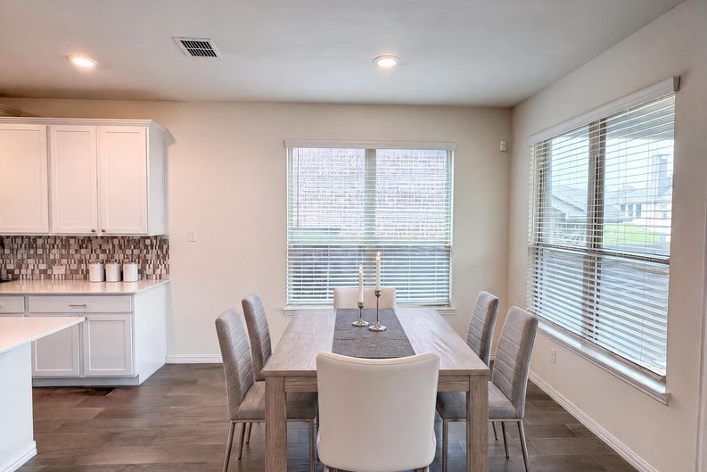 Photo 8 of 27 of 1421 Prairie Lake Ct, Carrollton, TX