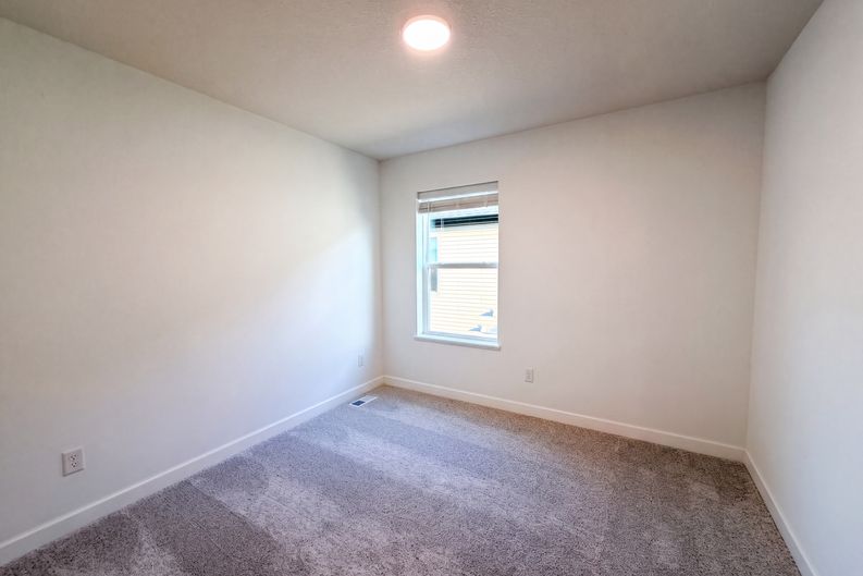Photo 9 of 23 of 10773 Hemingway Ave S, Cottage Grove, MN