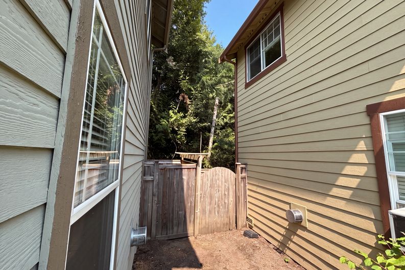 Photo 19 of 22 of 10769 221st Ln NE, Redmond, WA
