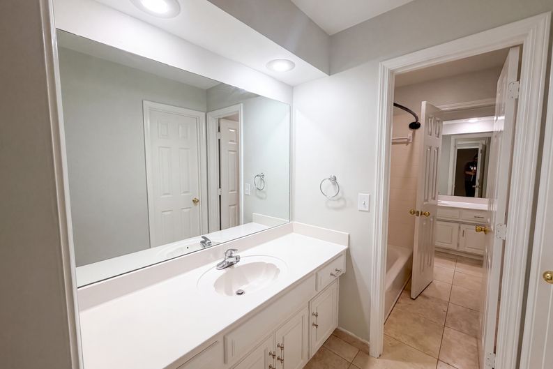 Photo 23 of 34 of 6003 N Cosby Ct, Kansas City, MO