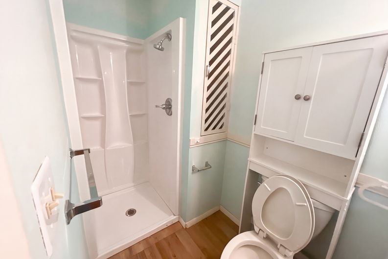 Photo 12 of 16 of 912 Hollycrest Dr, Champaign, IL