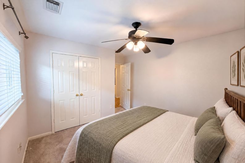 Photo 19 of 41 of 11810 White Water Bay Dr, Pearland, TX
