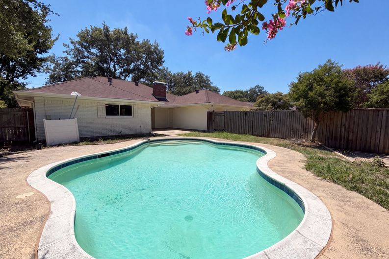 Photo 15 of 16 of 1115 N Waterview Dr, Richardson, TX
