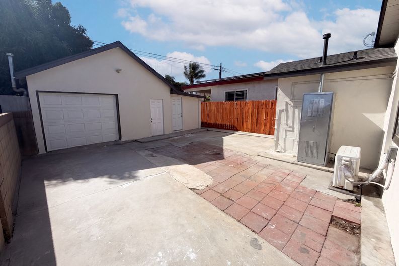 Photo 24 of 27 of 15343 Pimenta Ave, Paramount, CA