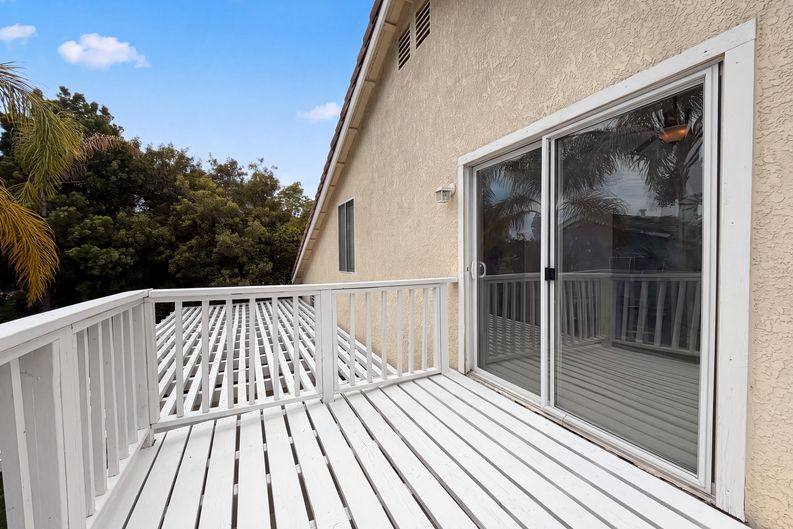 Photo 26 of 30 of 23608 Ashwood Pl, Valencia, CA