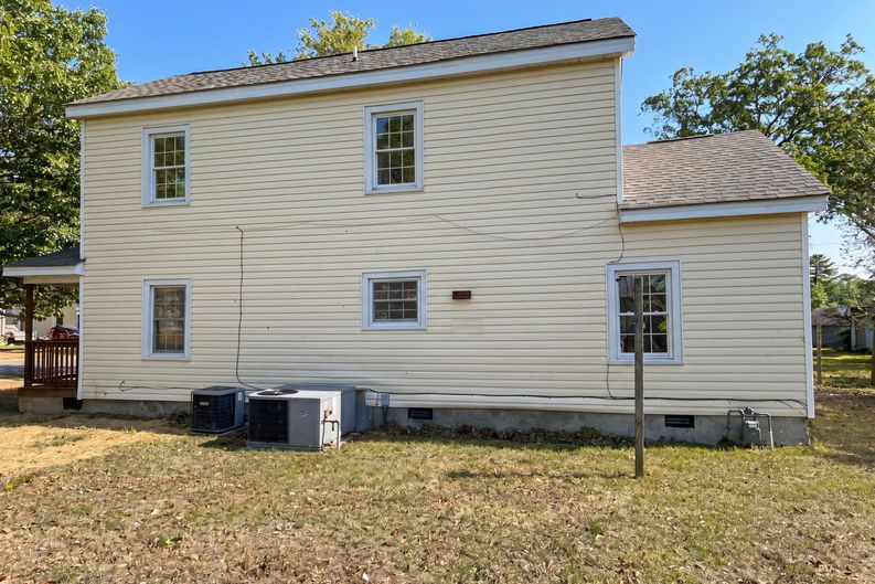 Photo 5 of 18 of 410 Madison St, Roanoke Rapids, NC
