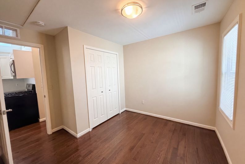 Photo 10 of 38 of 20919 Hollywood St, Harper Woods, MI