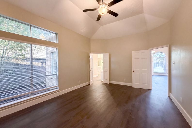 Photo 10 of 28 of 9118 Tepee Trl, Houston, TX
