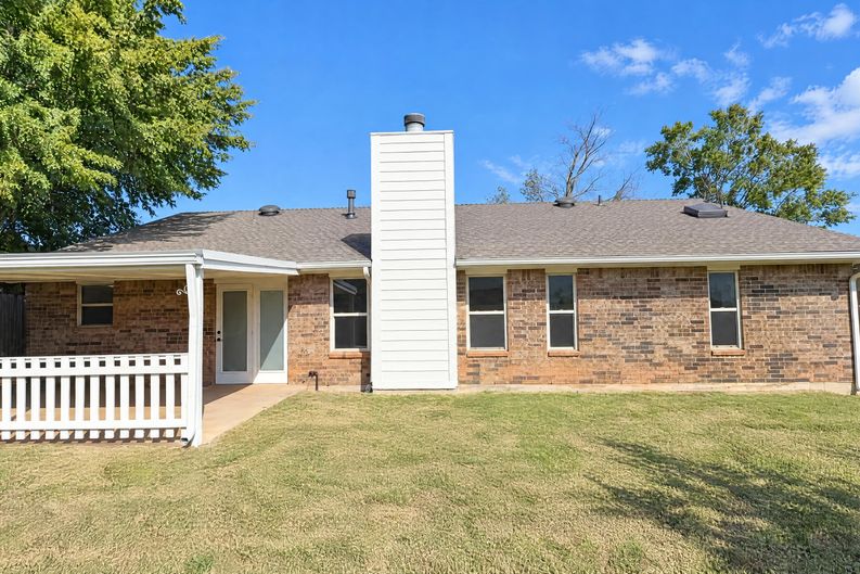 Photo 5 of 33 of 2120 Lazy Brook Trl, Edmond, OK