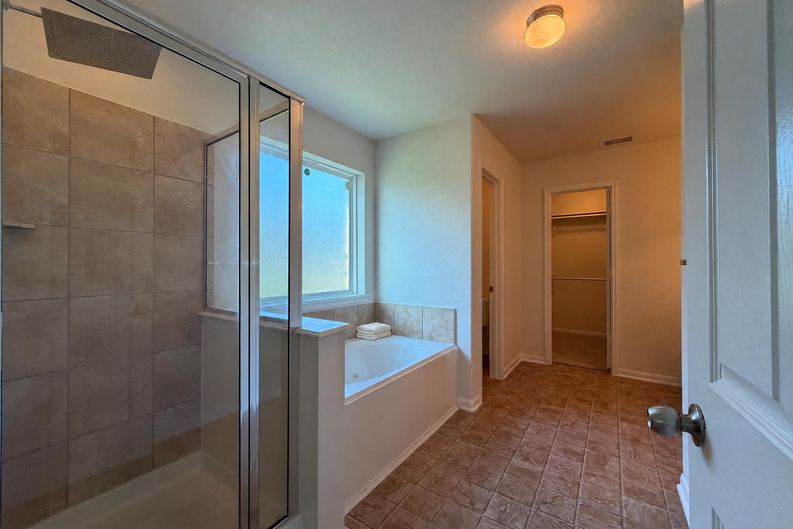 Photo 10 of 26 of 14414 Darrah Dr, Houston, TX