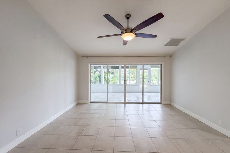Photo 10 of 34 of 4816 61st Avenue Ter W, Bradenton, FL