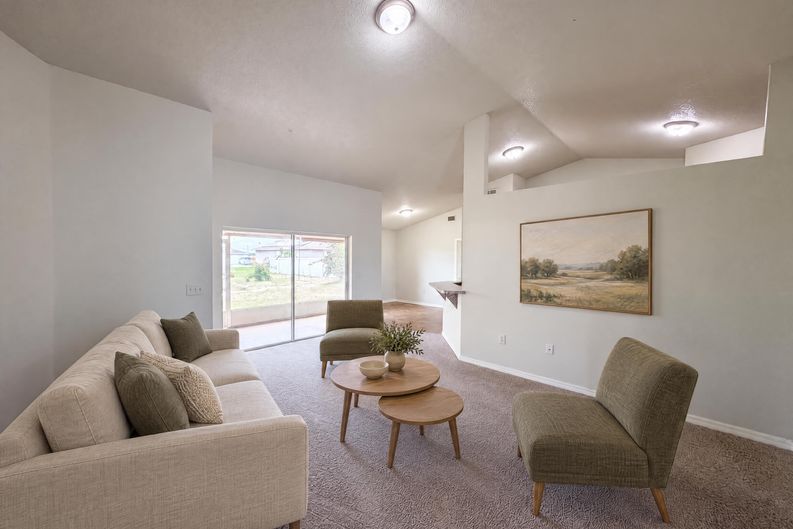 Photo 3 of 19 of 1038 Highland Crest Cir, Lake Wales, FL