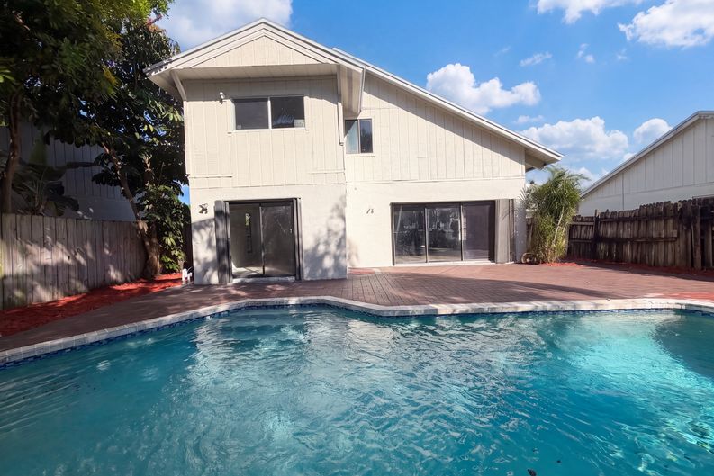 Photo 5 of 24 of 2496 Douglas Ave, Delray Beach, FL