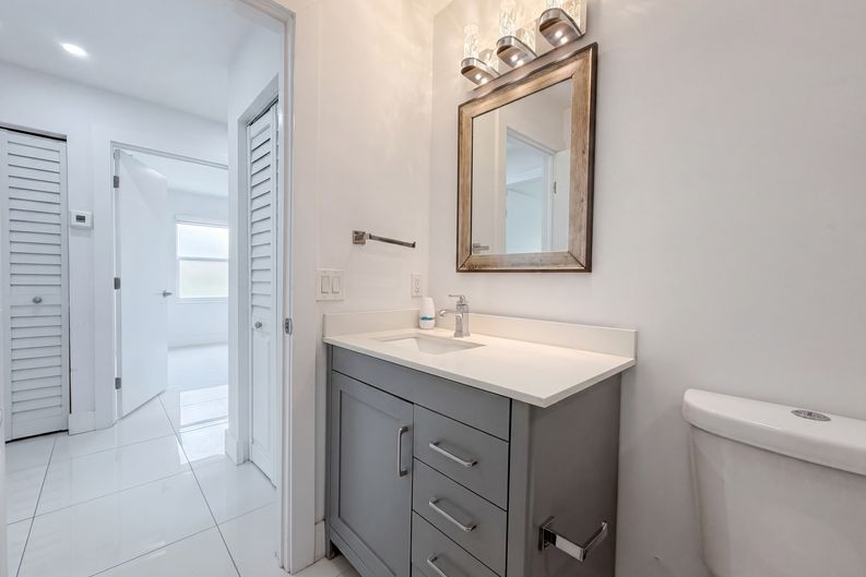 Photo 14 of 25 of 16571 SW 145th Ave, Miami, FL