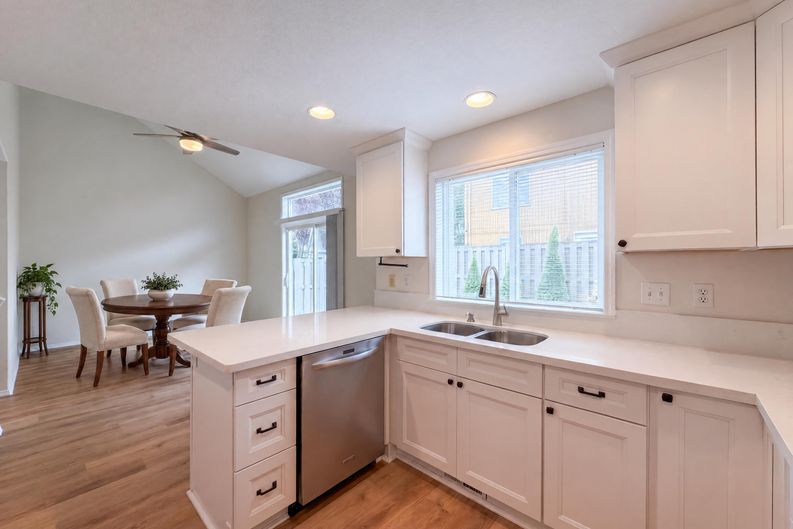 Photo 7 of 21 of 1150 SW 183rd Pl, Beaverton, OR
