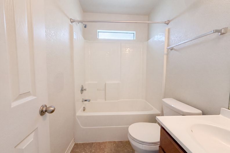 Photo 10 of 16 of 2512 Saulsbury Dr, Temple, TX