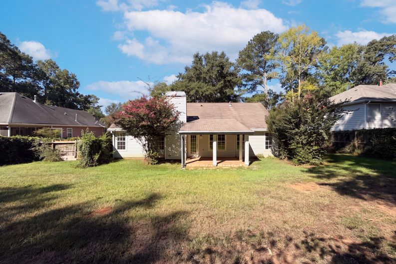 Photo 5 of 26 of 105 Nanci Ct, Stockbridge, GA