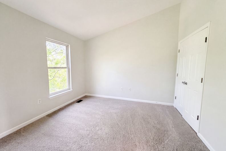 Photo 18 of 27 of 1031 Cutter St, Cincinnati, OH