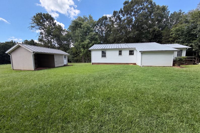 Photo 5 of 23 of 5100 Robinwood Dr, Charlotte, NC