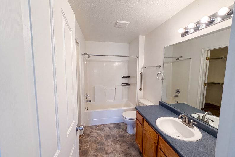 Photo 10 of 20 of 6943 W Bamburgh Way, West Valley City, UT