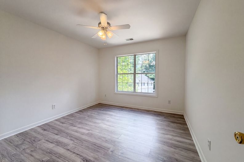 Photo 11 of 22 of 3912 McGuire Way NW, Kennesaw, GA