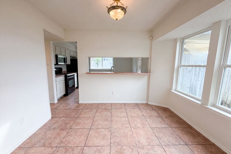 Photo 6 of 18 of 1301 Pitcairn Dr, Pflugerville, TX