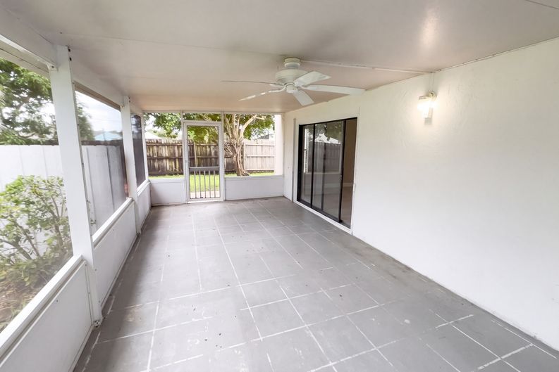 Photo 14 of 17 of 87 Buxton Ln, Boynton Beach, FL