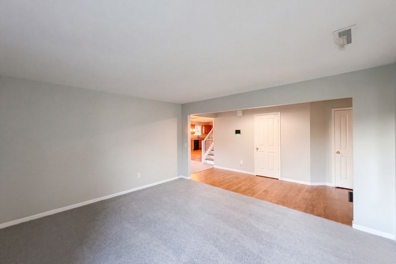 Photo 10 of 23 of 10605 Dunes Ct, Indianapolis, IN