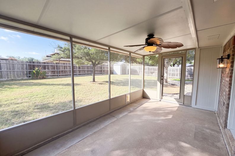 Photo 16 of 18 of 502 Anice Ln, Euless, TX