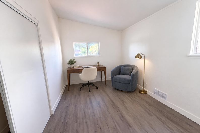 Photo 11 of 29 of 4224 Boone Ln, Sacramento, CA