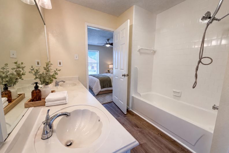 Photo 17 of 32 of 4519 Spinks Creek Ln, Spring, TX