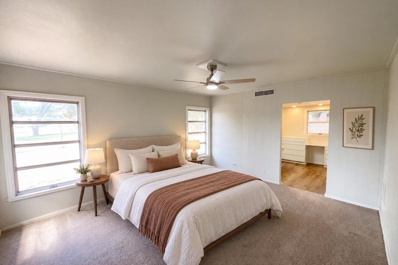Photo 13 of 26 of 1205 G St, Floresville, TX
