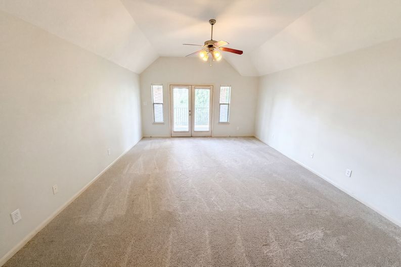 Photo 9 of 36 of 15822 Maple Shores Dr, Houston, TX