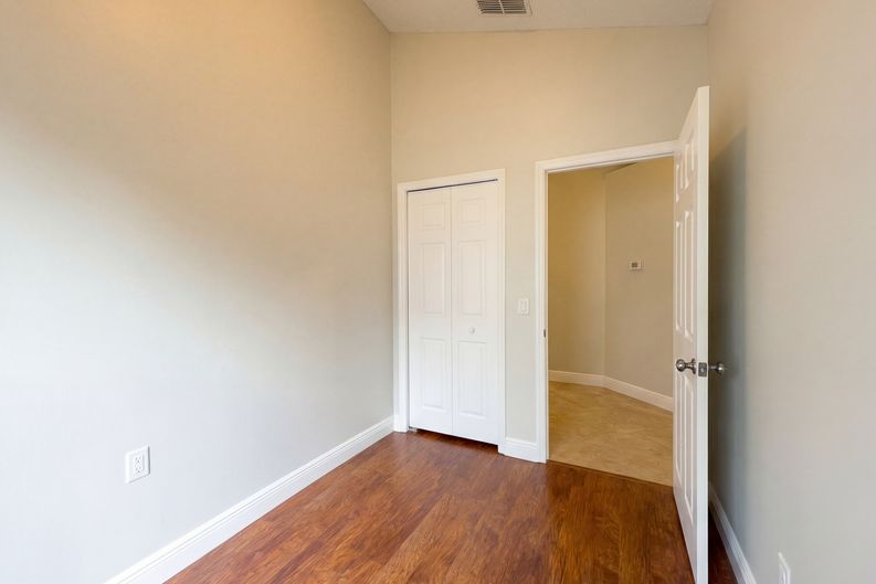 Photo 13 of 18 of 1696 Chatham Cir, Apopka, FL